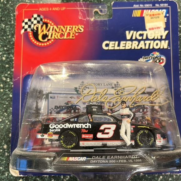 Hasbro Winner’s Circle Dale Earnhardt Victory Celebration Daytona 500 Car - Picture 2 of 4